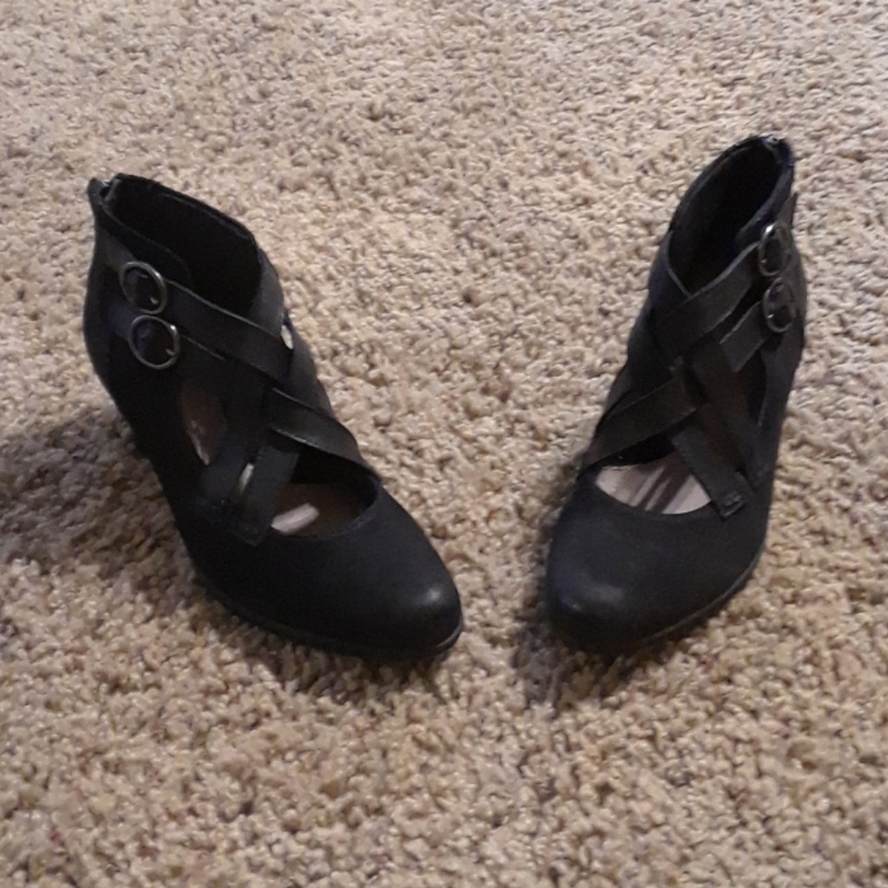 Earth suede leather booties...never worn!